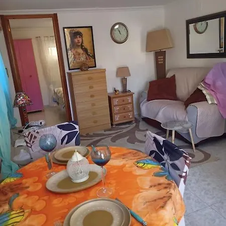 1 Bed Free Parking And Netflix, Min 11 Nights Seasonal