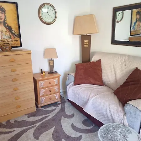 1 Bed Free Parking And Netflix, Min 11 Nights Seasonal